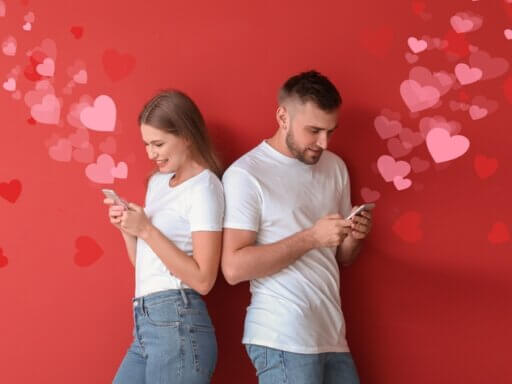 Paar beim Online-Dating