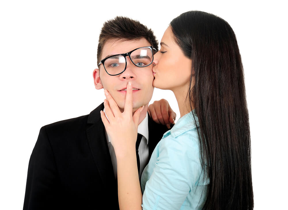 Mann und Frau am Flirten