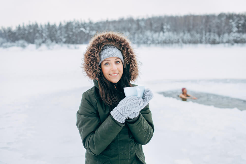 Frau in Kanada im Winter