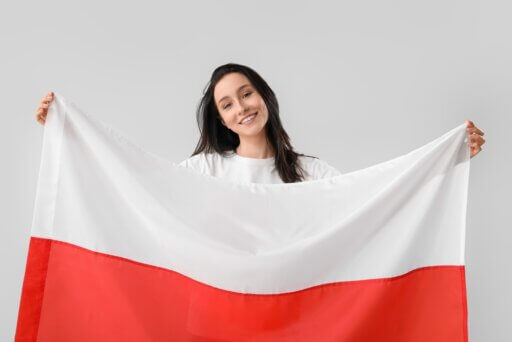 Polen: Frau mit Flagge