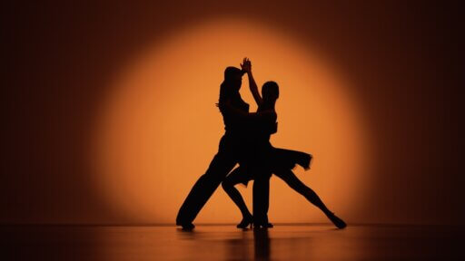 Paar tanzt Tango