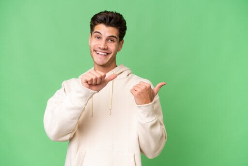 Ein junger Mann im Pulli