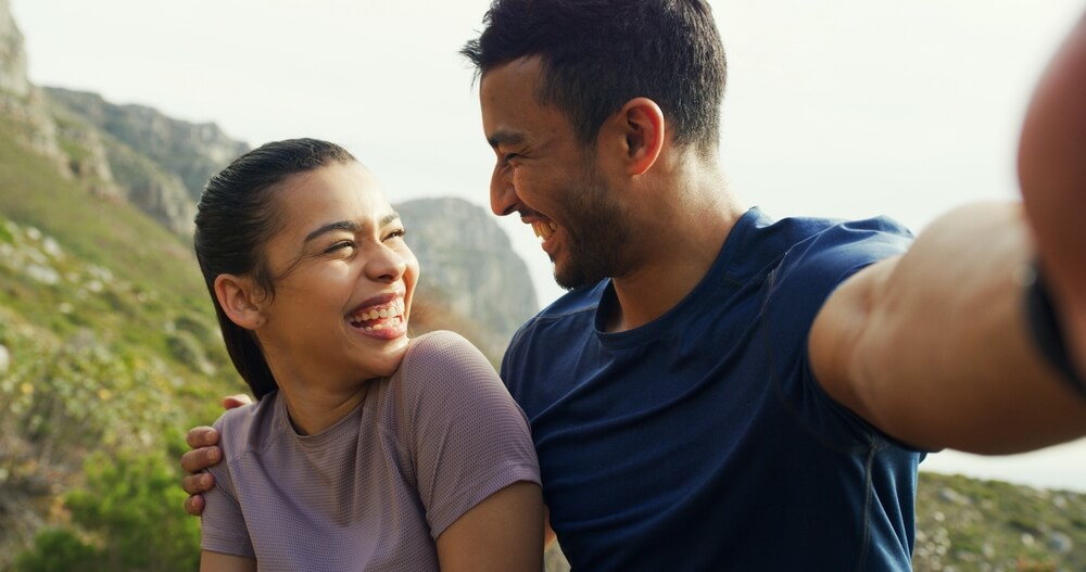 Paar in den Bergen Kolumbiens