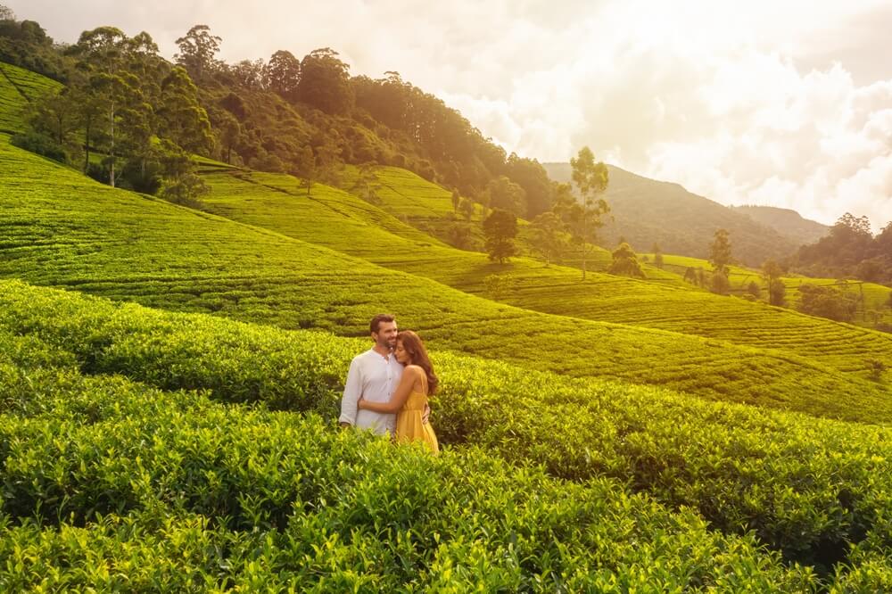 Paar auf einer Reise durch die Natur